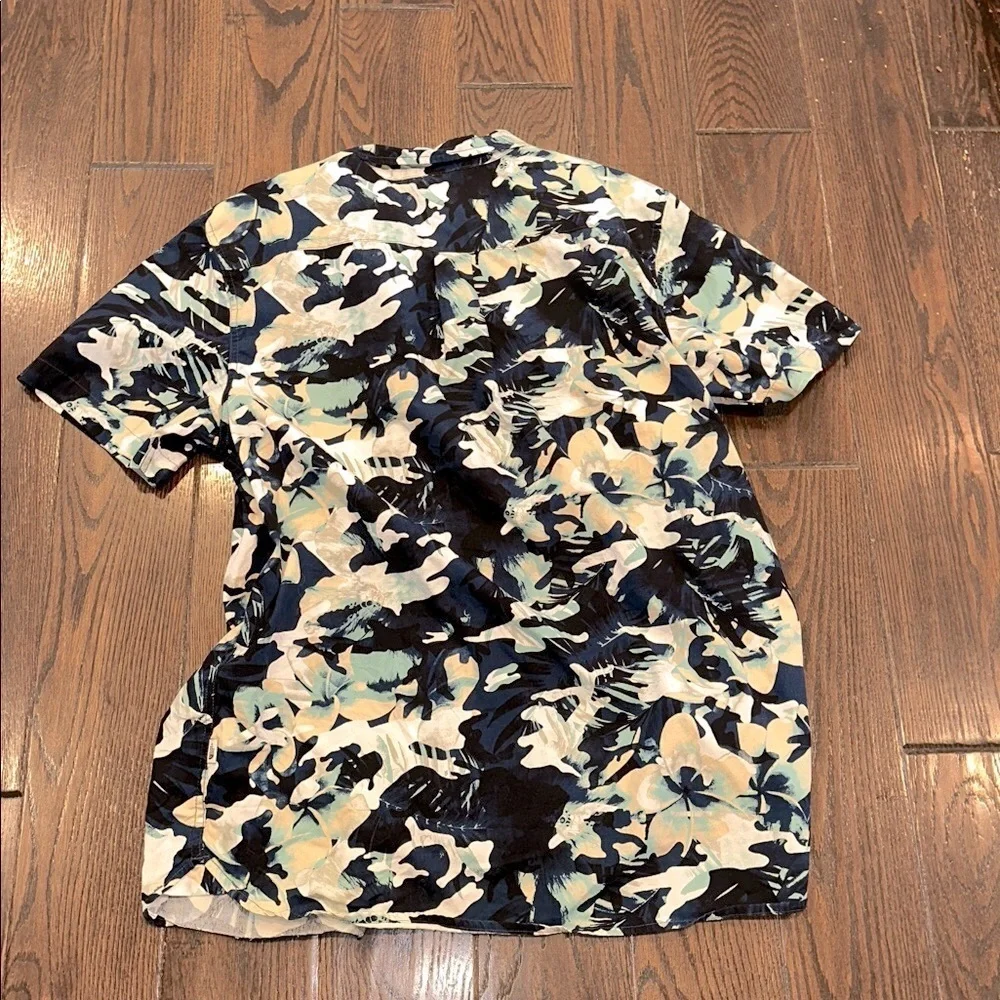 The North Face Blue Cream Leaf Print button down short sleeve Shirt size XLarge
